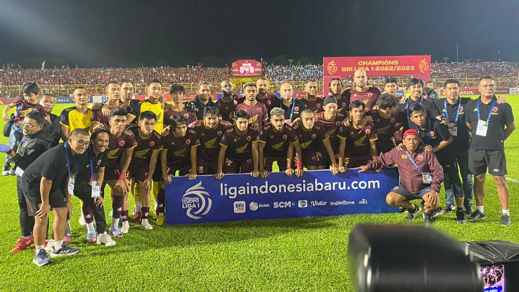 Wiljan Pluim Sabet Penghargaan Pemain Terbaik Liga 1 2022 23 Celebesmedia