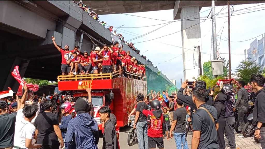 Ribuan Suporter Psm Merahkan Makassar Pawai Juara Hingga Ke Cpi