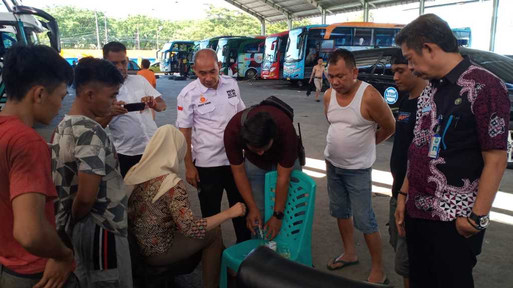 Pemeriksaan Urine, Kernet Bus Bintang Prima Positif Sabu - Celebesmedia