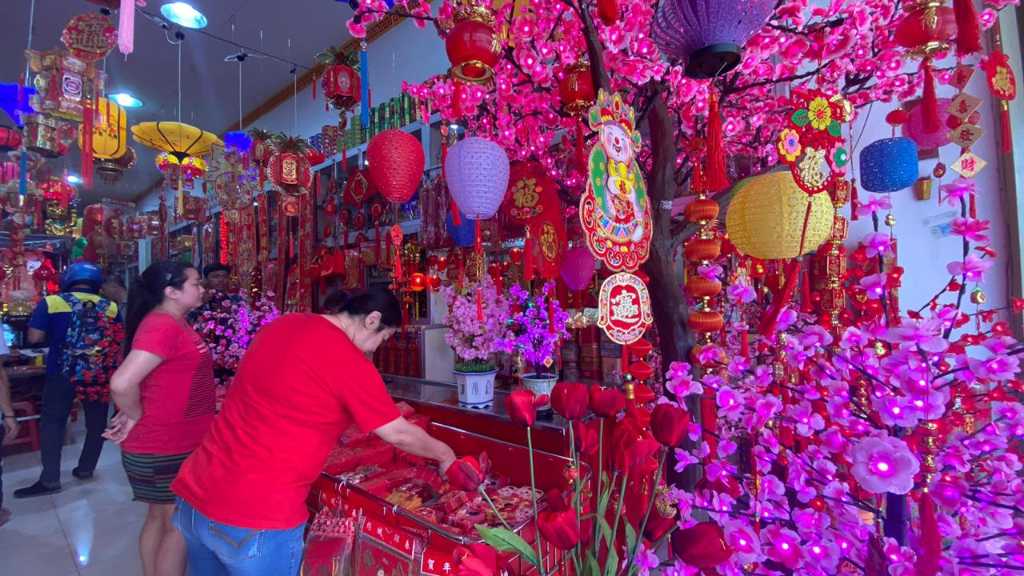 Angpao Lilin Dan Kertas Dupa Laris Manis Jelang Imlek Di Makassar Celebesmedia 9585